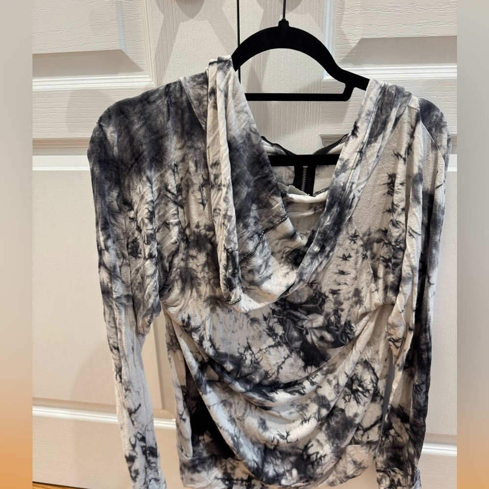 Vintage Havana Black and Gray Tie-Dye Sweater - Picture 5 of 7